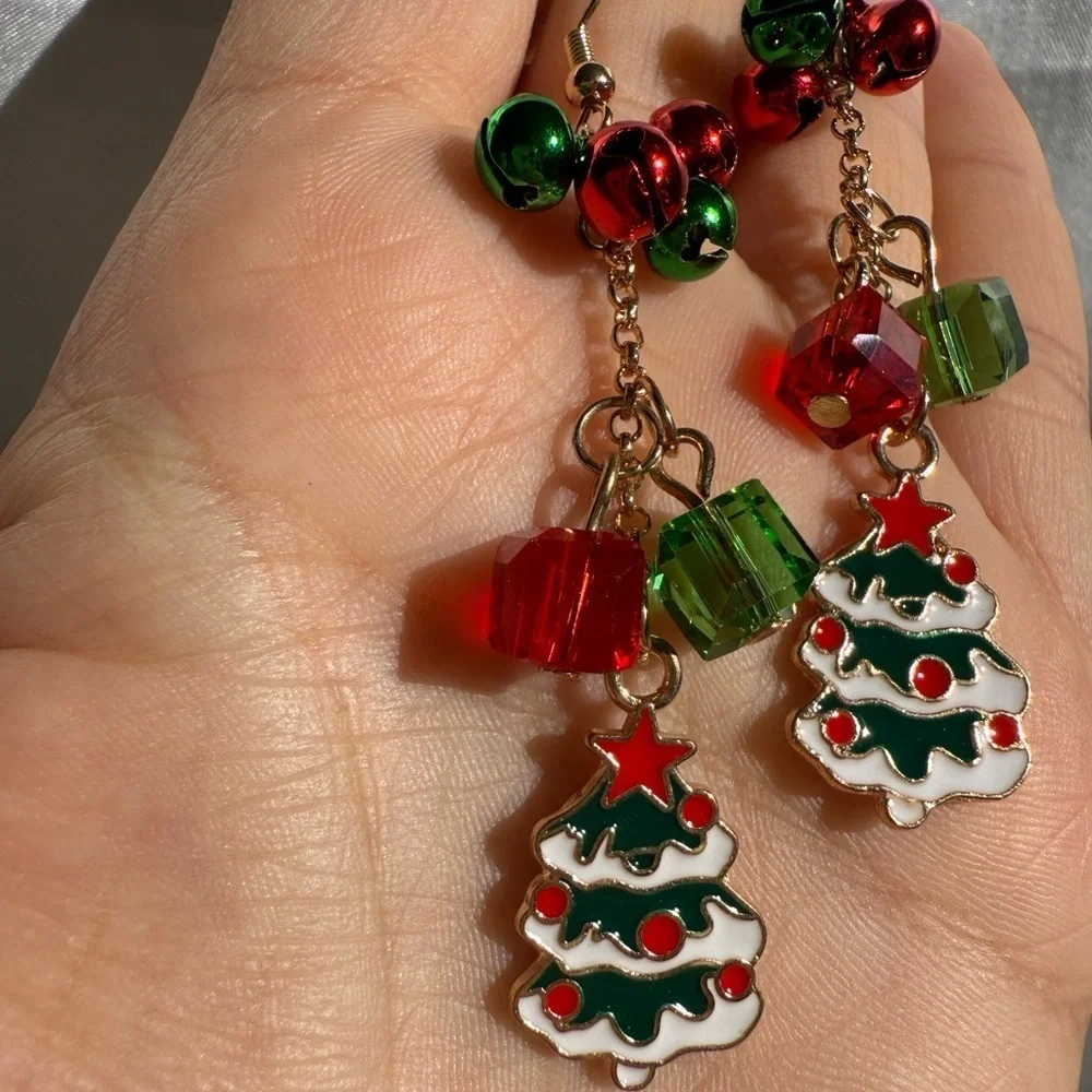 ✨ Christmas Tree Drop Earrings – Red & Green Beaded Dangle Holiday Jewelry